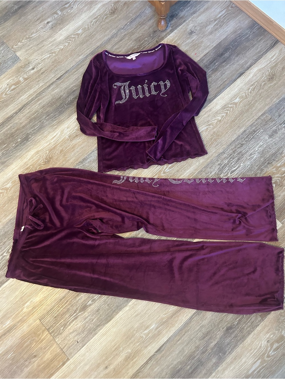 JUICY COUTURE OG Bling Velour
Pajama Set Size XL Logo
Spellout Y2K